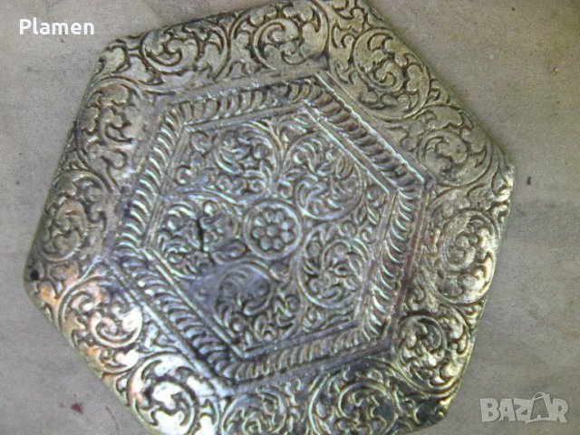 Шестоъгълна метална чинийка става и за стена с орнаменти, снимка 3 - Други ценни предмети - 37186727
