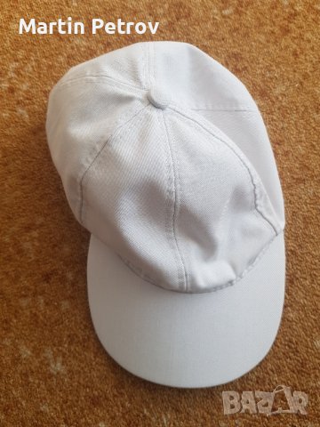 Шапка бял цвят 