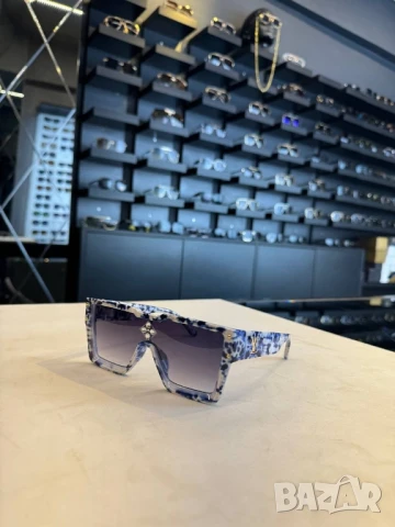 очила с черен обикновен калъф и ув защита prada louis vuitton , снимка 3 - Слънчеви и диоптрични очила - 51320448