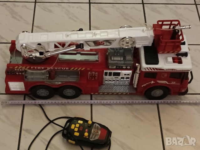 Радиоуправляема кола Дики, пожарен камион, пожарна със стълба и струя за гасене на пожар. , снимка 8 - Коли, камиони, мотори, писти - 43806181