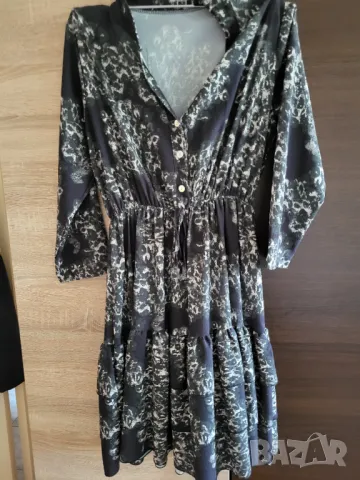 Рокля с волани