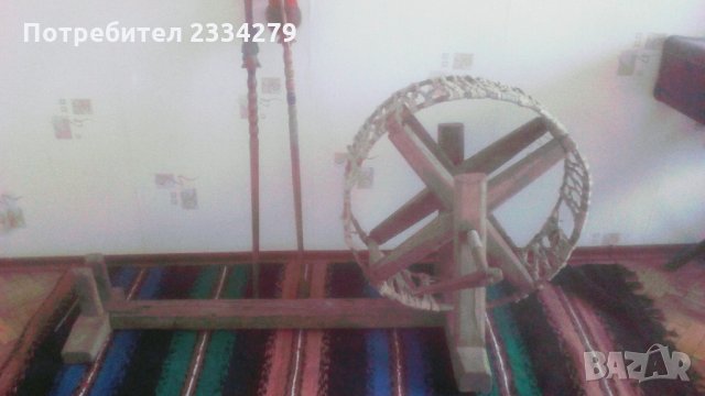 Стар чекрък от стари времена. Ръчно изработен от дърво.