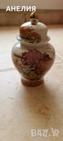 Порцеланова ваза с капак