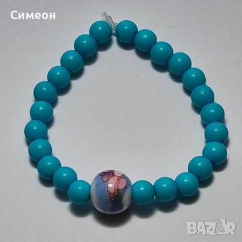 Гривни от цветни камъни и манисти 