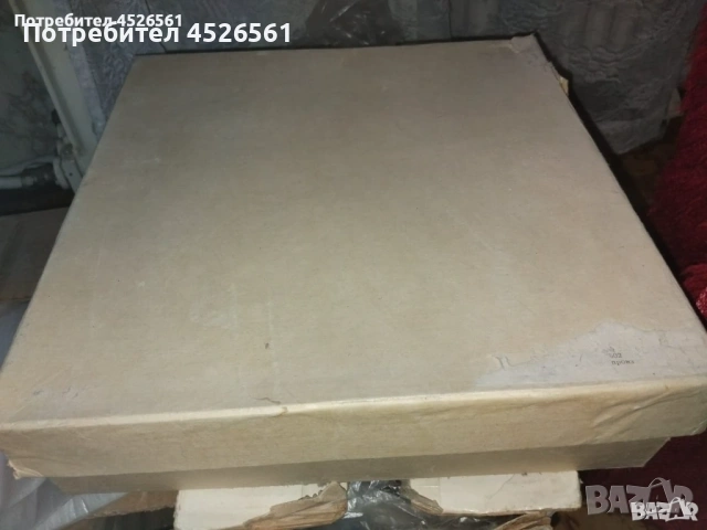 Продава се стар, неизползван комплект чаши с метални подложки, снимка 2 - Чаши - 53245138