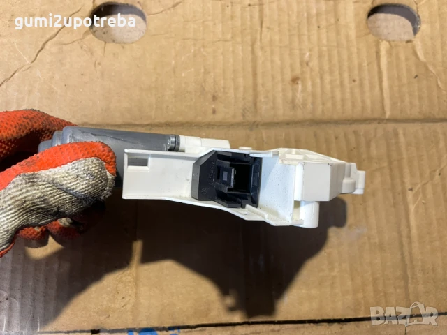 Моторче Стъклоповдигач Предна Лява 8K0959801B Porsche Cayenne 3.0D 92A/2012г, снимка 2 - Части - 50812547