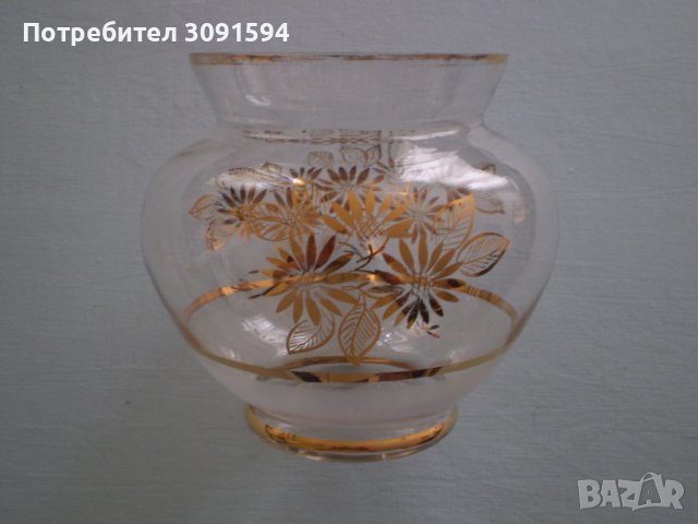 Винтидж стара ръчно изработена стъклена ваза златни цветя прозрачна