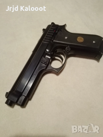Пружинен еърсофт пистолет Берета 92, снимка 2 - Въздушно оръжие - 52516530