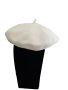 Вълнена барета в бяло , снимка 1