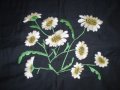 Фолк Арт  бродирана декоративна възглавница черна бели цветя
