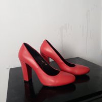 Обувки , снимка 1 - Дамски обувки на ток - 33249912