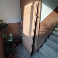 Метална входна врата с каса от Панелен апартамент - лява 85,5/194,5см, снимка 17 - Дограми - 39521260