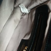 VALENTINO естествена кожа чанта през рамо( от 400 до 1 400 $ в интернет сайтове), снимка 14 - Чанти - 33027258