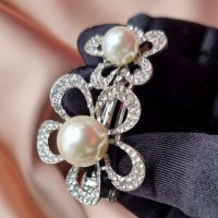 Красива метална шнола в сребристо с перли и кристали и закопчаване с френски механизъм., снимка 1 - Други - 39299997