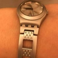 Уникален Swatch дизайнерски елегантен стилен и марков часовник, снимка 2 - Дамски - 32362223