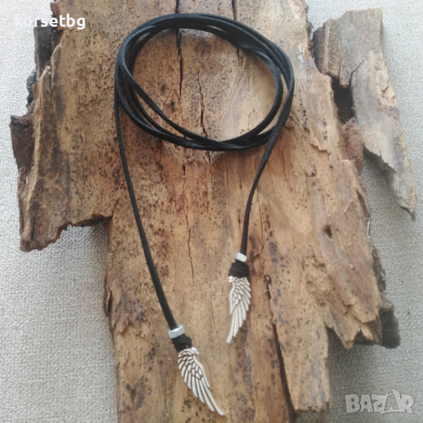 Колие с велурена връзка и висулки криле 23906, снимка 1