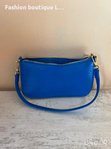 Нова синя чанта змийска кожа със златни елементи и малък вътрешен джоб 💙, снимка 1