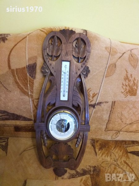 Стар дърворезбован барометър с термометър , снимка 1