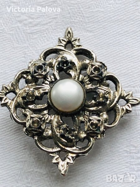 Прекрасна брошка с перла, снимка 1