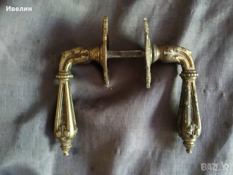 две барокови дръжки за врата,прозорец с шилд, снимка 1