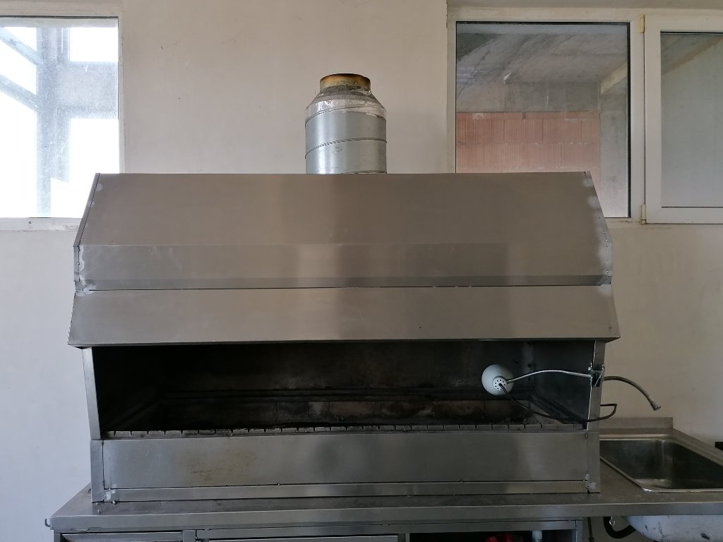Професионална иноксова скара на дървени въглища с чадър за аспирация в  Обзавеждане на кухня в с. Войводиново - ID28862960 — Bazar.bg