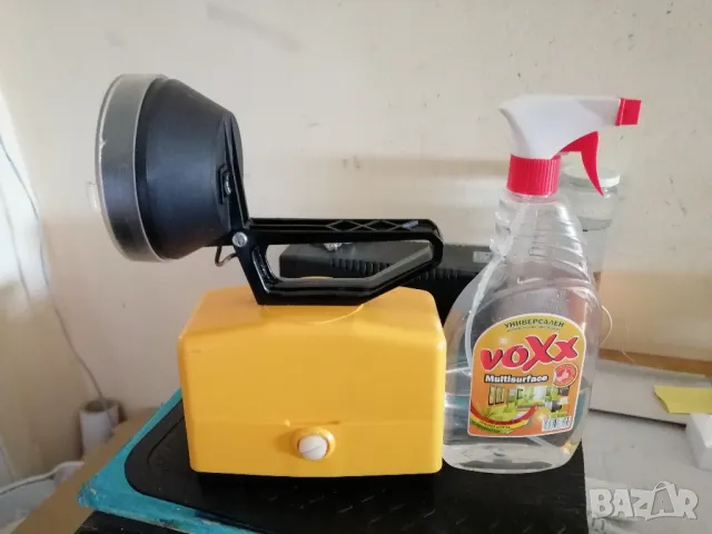 Индустриален фенер с акумулаторна Li-ion батерия. 