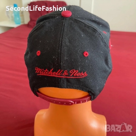 Баскетболна шапка Miami Heat Mitchell & Ness HWC NBA в червено-черно , снимка 2 - Баскетбол - 52263214