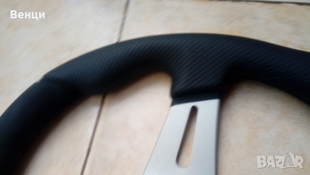    Оригинален спортен волан MOMO Trek TRK 35B K0B 350 мм. естествена кожа., снимка 11 - Аксесоари и консумативи - 35650318