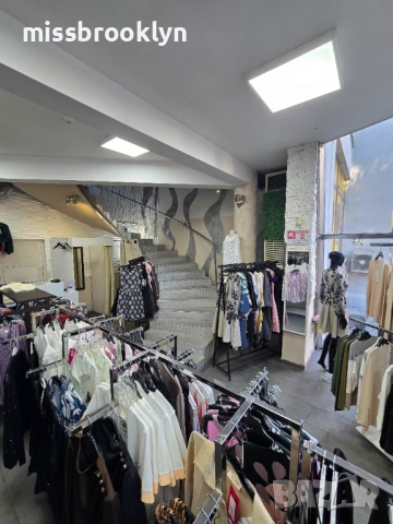 Продава се бизнес - работещ магазин за дамско облекло + налична стока, снимка 3 - Оборудване за магазин - 53111319