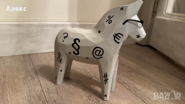 Шведски, винтидж, дървен кон Дала със символи., снимка 3 - Антикварни и старинни предмети - 53222636