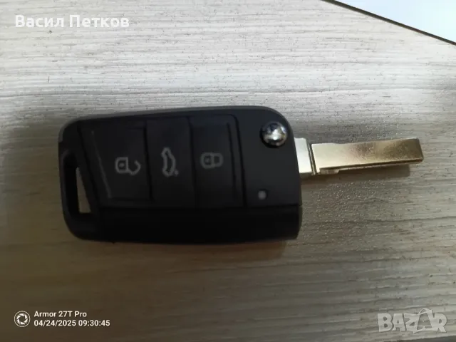 Кутийки,  пера и емблеми за ключ за Skoda Octavia mk2;3, снимка 4 - Части - 50023640