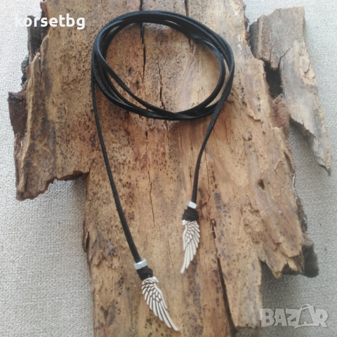 Колие с велурена връзка и висулки криле 23906, снимка 1