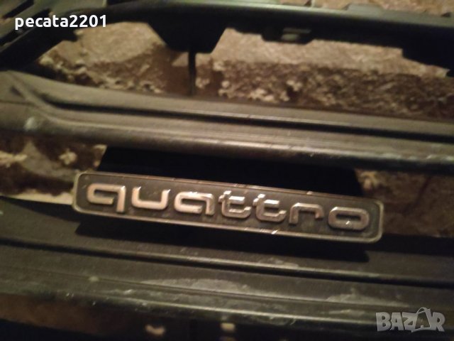 Продавам - оригинална решетка Audi A4 B9, снимка 2 - Части - 26993903