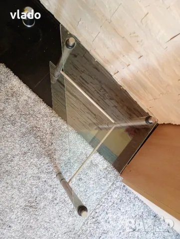 Малка стъклена масичка