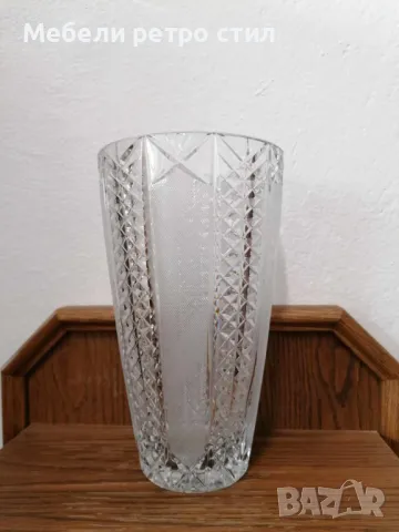 Винтидж кристална ваза за цветя. Ръчно гравирана. Красива декорация към всеки дом. , снимка 1