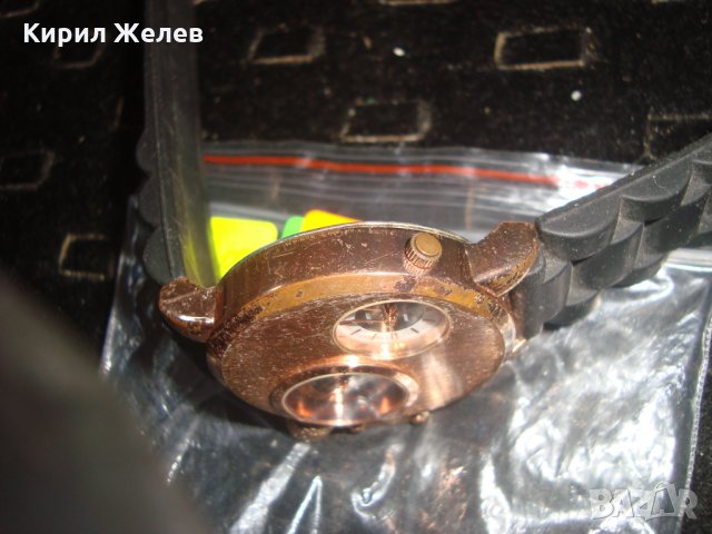 ВИНТИДЖ ЕФЕКТЕН КВАРЦОВ ВНУШИТЕЛЕН ПОЗЛАТЕН ЧАСОВНИК СИЛИКОНОВА КАИШКА МНОГО ФЕШЪН МОДЕЛ 81308, снимка 13 - Мъжки - 32912271