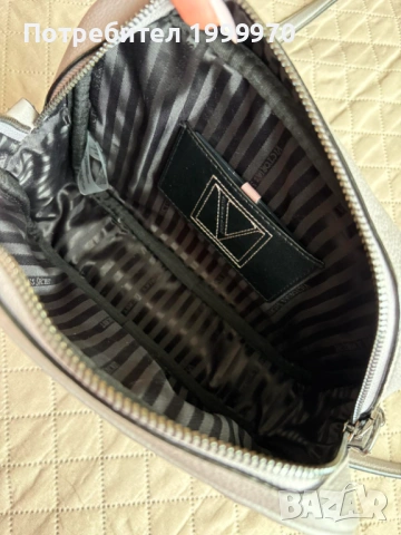 Малка дамска чанта на Victoria's Secret , снимка 2 - Чанти - 53337502