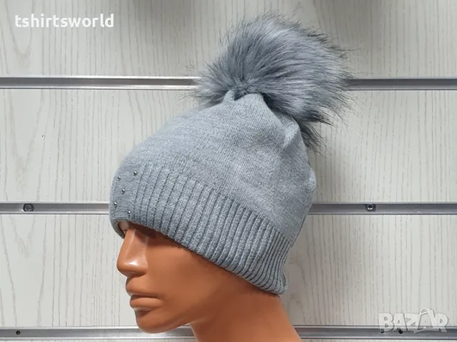 Нова зимна дамска шапка с камъчета с пух/помпон в сив цвят, снимка 5 - Шапки - 48209846