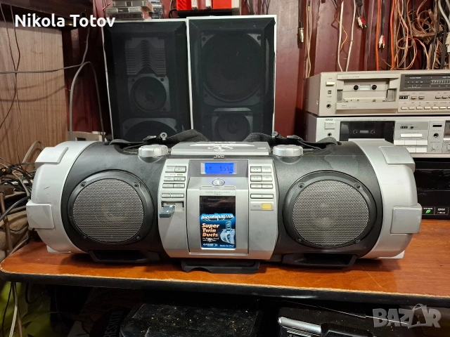 Продава се касетофон JVC RV-NB50. 