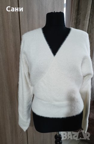 Бяла пухена блуза , снимка 2 - Блузи с дълъг ръкав и пуловери - 43347603