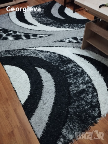 Продавам килим Шаги 