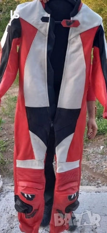 Кожени мото екипи от една част.