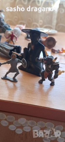 3 мини фигурки - минотавър и рицари, снимка 8 - Фигурки - 52398693
