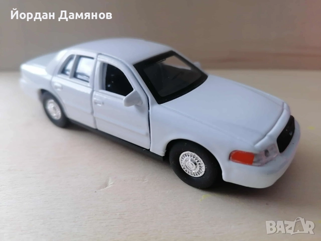 Форд Краун Виктория '99г. в мащаб 1:34 , снимка 5 - Колекции - 52214145