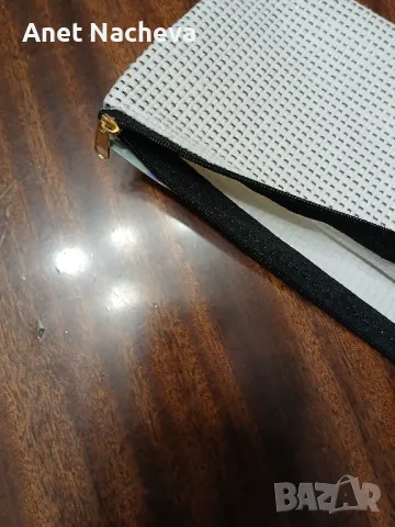 Козметично портмоне , бяло с бляскави фигури , снимка 3 - Портфейли, портмонета - 48216900
