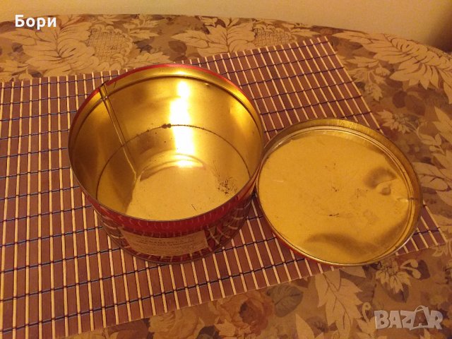 TARANTELLA Метална кутия от бисквити, снимка 6 - Колекции - 27812811