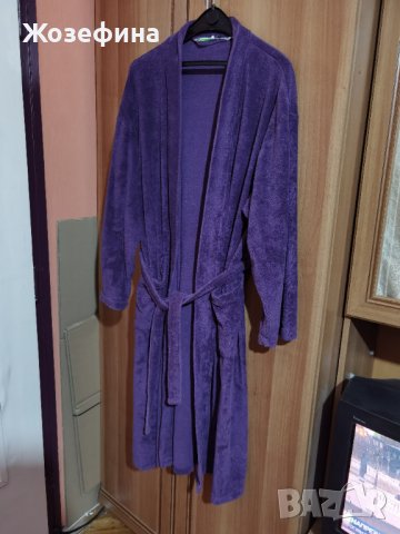 Тъмно лилав халат, снимка 2 - Други - 40834156