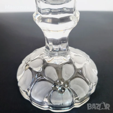 Чифт елегантни свещници изработени от оловен кристал с бели гравирани цветя., снимка 6 - Други ценни предмети - 51211236