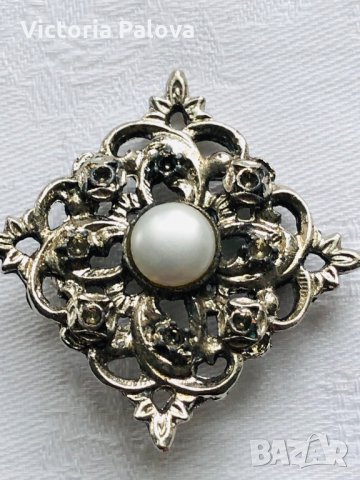 Прекрасна брошка с перла