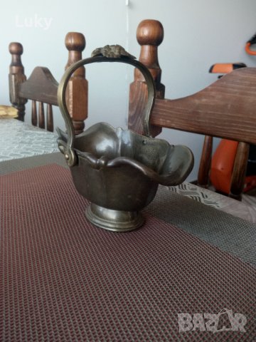 Продавам красива,антикварна бонбониера.Размерите са на снимките., снимка 2 - Аудио касети - 43723596